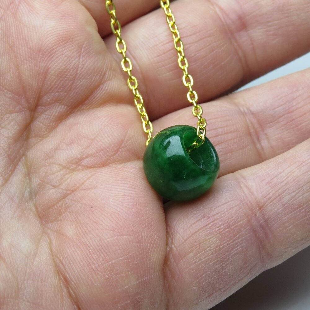 14K Jade Pendant With Necklace
